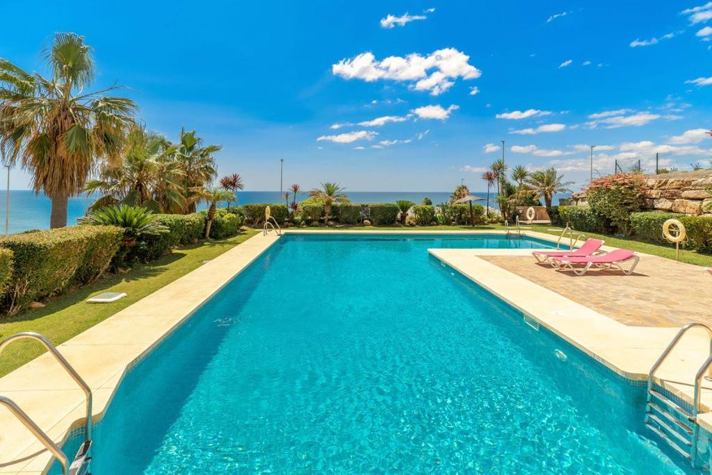 Amazing Sea View 5 Min From Beach エステポナ エクステリア 写真